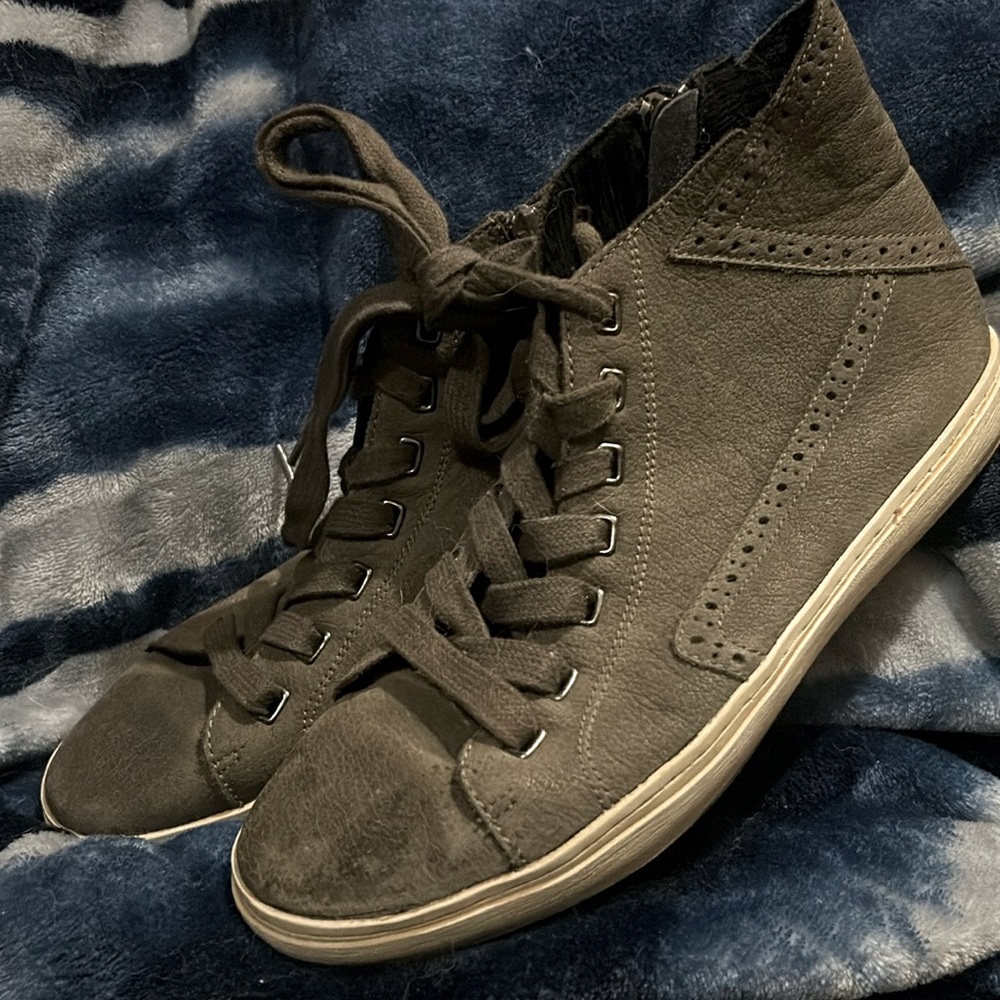 Women’s Shoes
